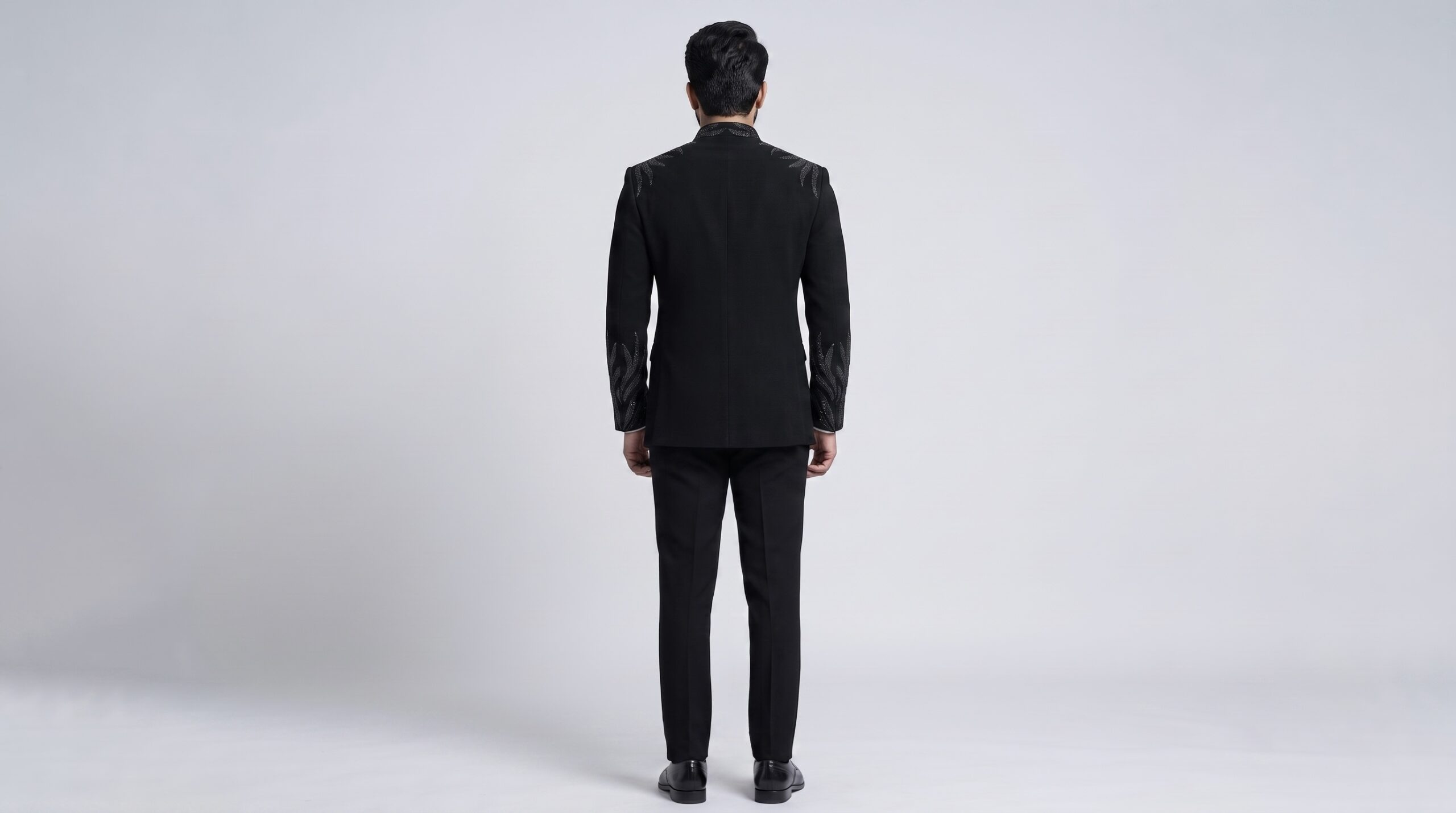 BLACK EMBELLISHED BANDHGALA JODHPURI SUIT - Image 3